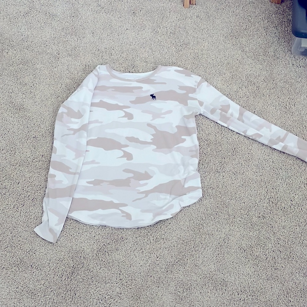 Long sleeve Abercrombie kids shirt, super soft and stretc
